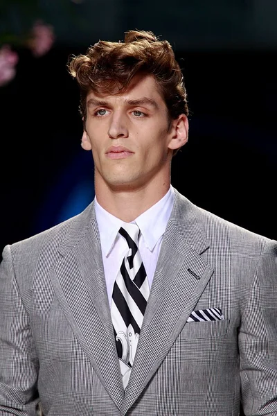 Look 3